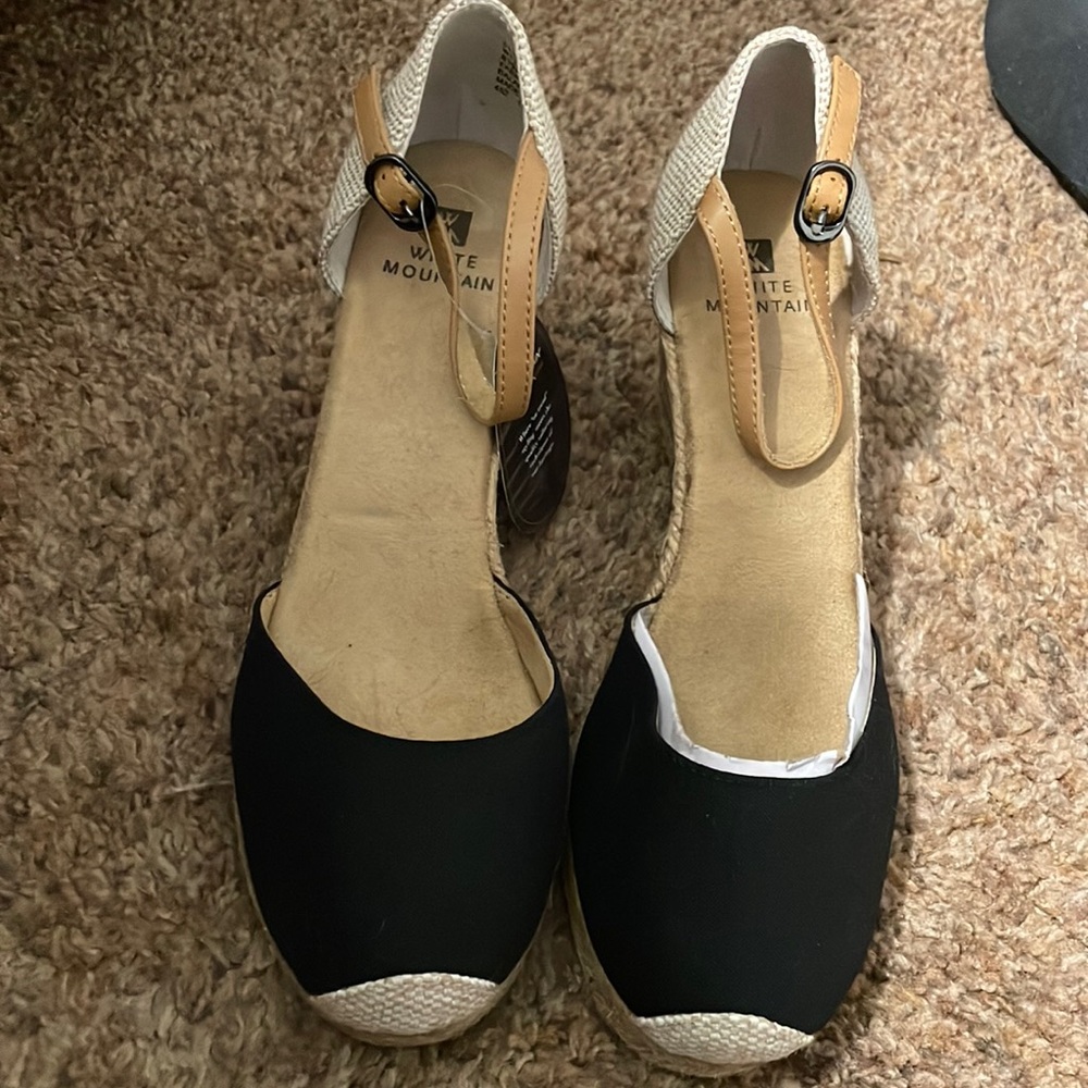 NWT Sz 8.5 White Mountain
Mamba Espadrille Wedge Sandals